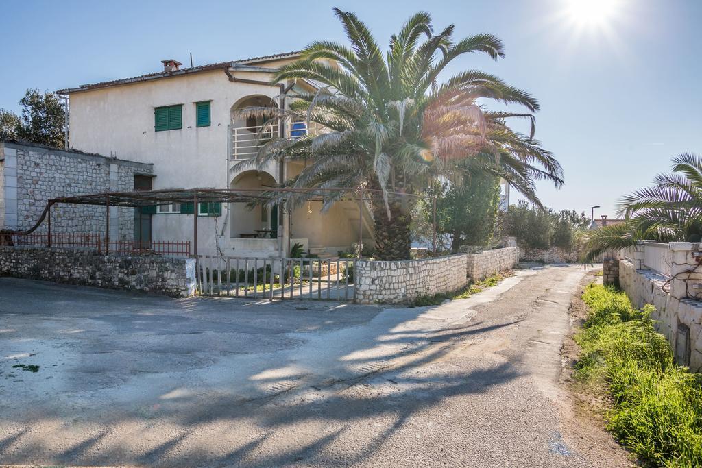 Apartment Srecko Vinišće Exteriör bild