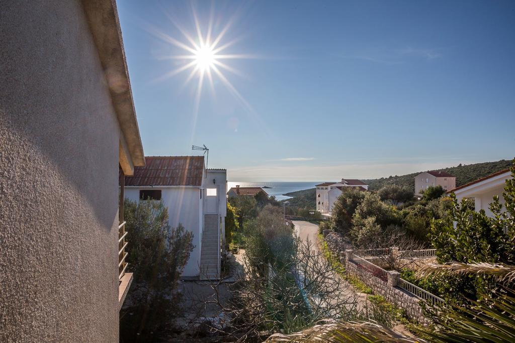 Apartment Srecko Vinišće Exteriör bild