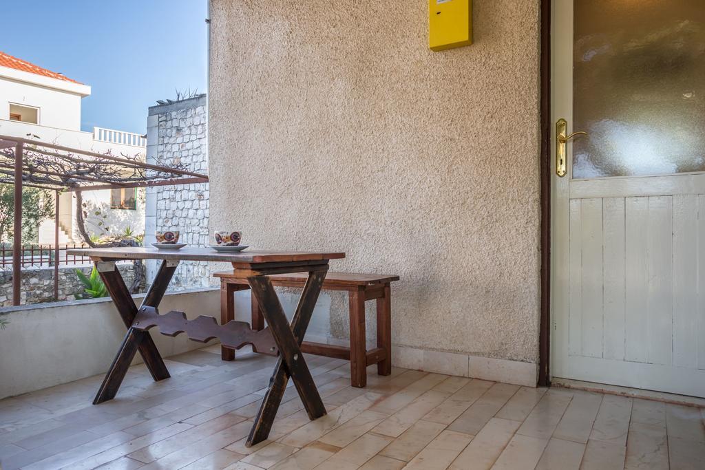 Apartment Srecko Vinišće Exteriör bild