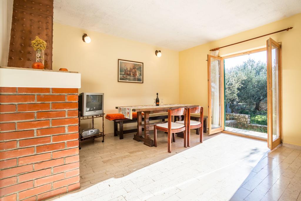 Apartment Srecko Vinišće Exteriör bild