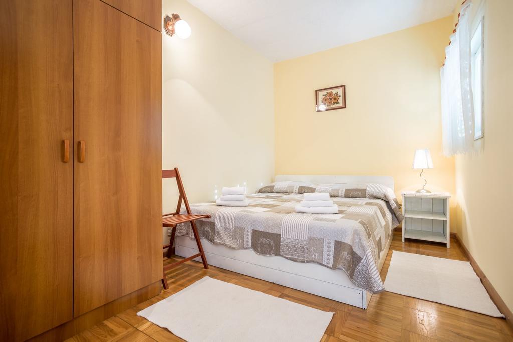Apartment Srecko Vinišće Exteriör bild
