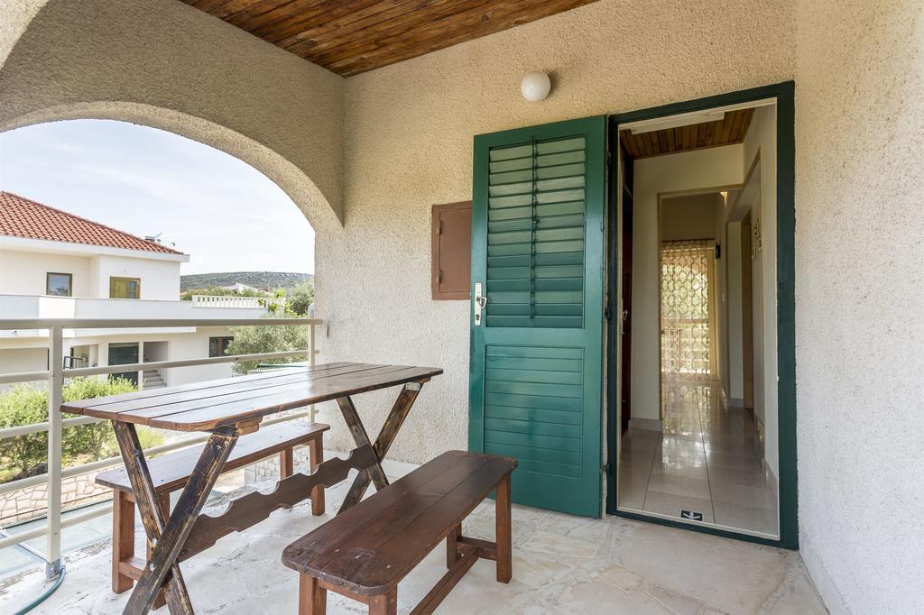 Apartment Srecko Vinišće Exteriör bild